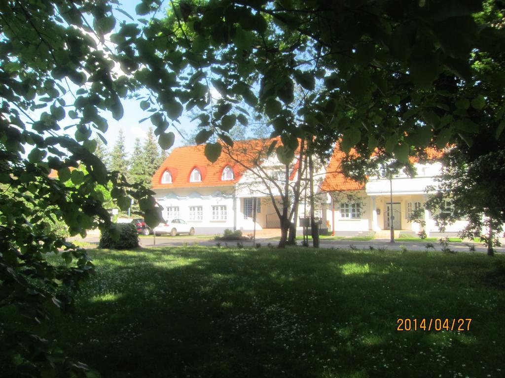 Csigahaz Panzio Hotel Gyula Bilik gambar