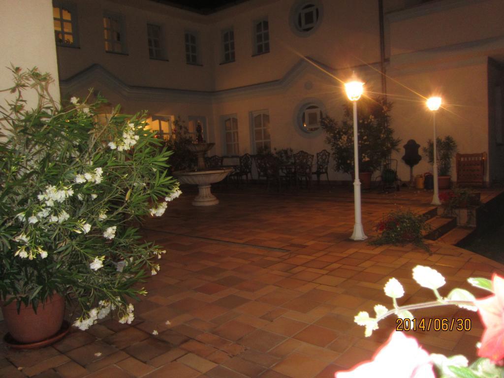 Csigahaz Panzio Hotel Gyula Luaran gambar