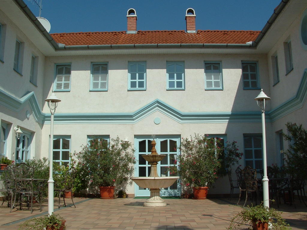 Csigahaz Panzio Hotel Gyula Luaran gambar