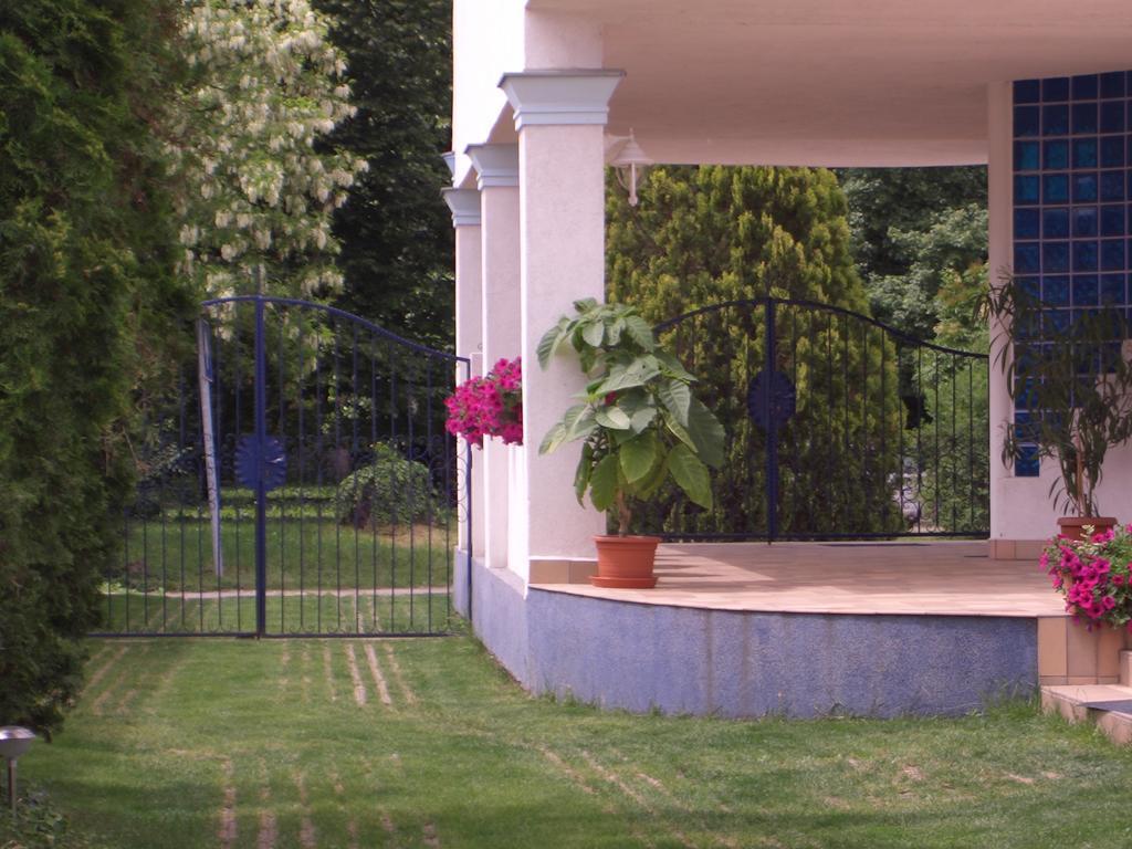 Csigahaz Panzio Hotel Gyula Bilik gambar