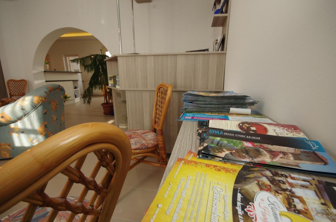Csigahaz Panzio Hotel Gyula Luaran gambar