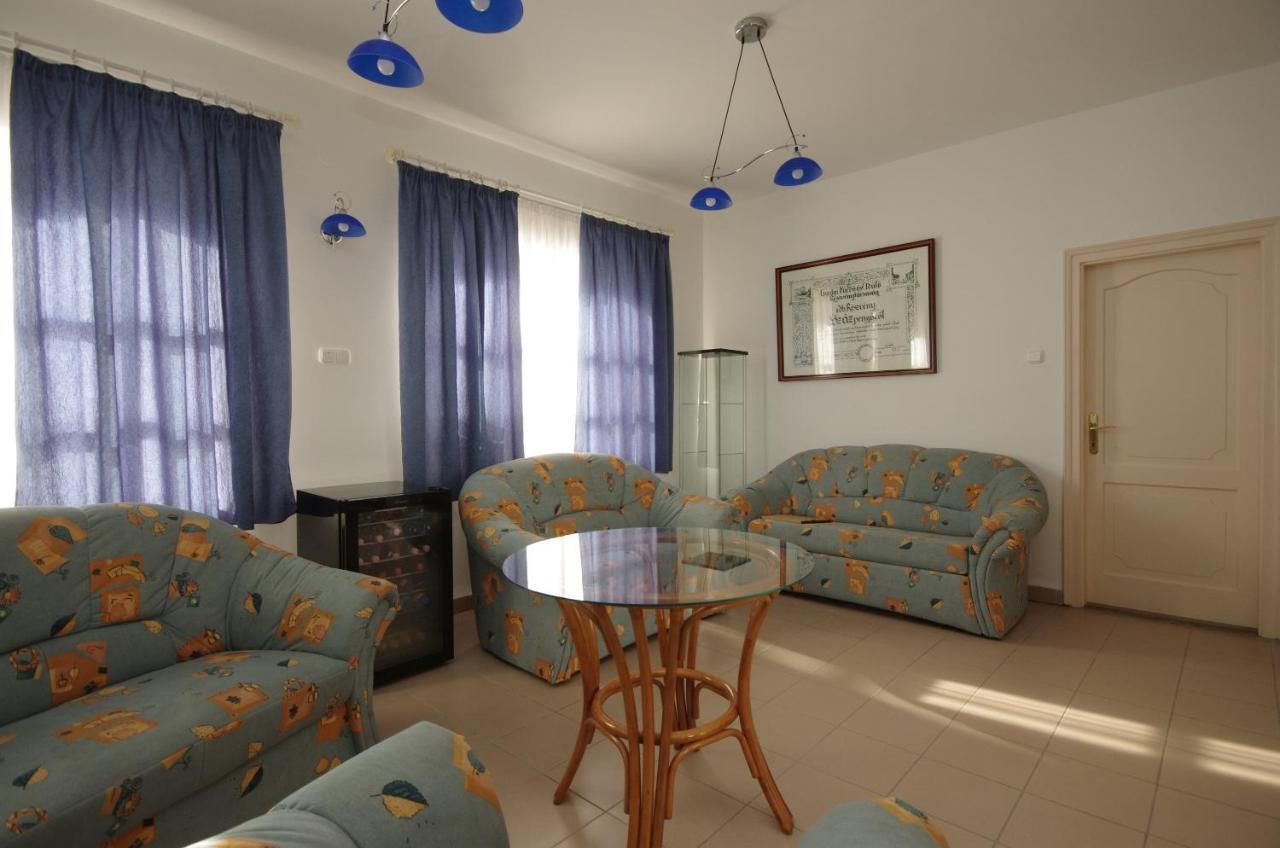 Csigahaz Panzio Hotel Gyula Luaran gambar